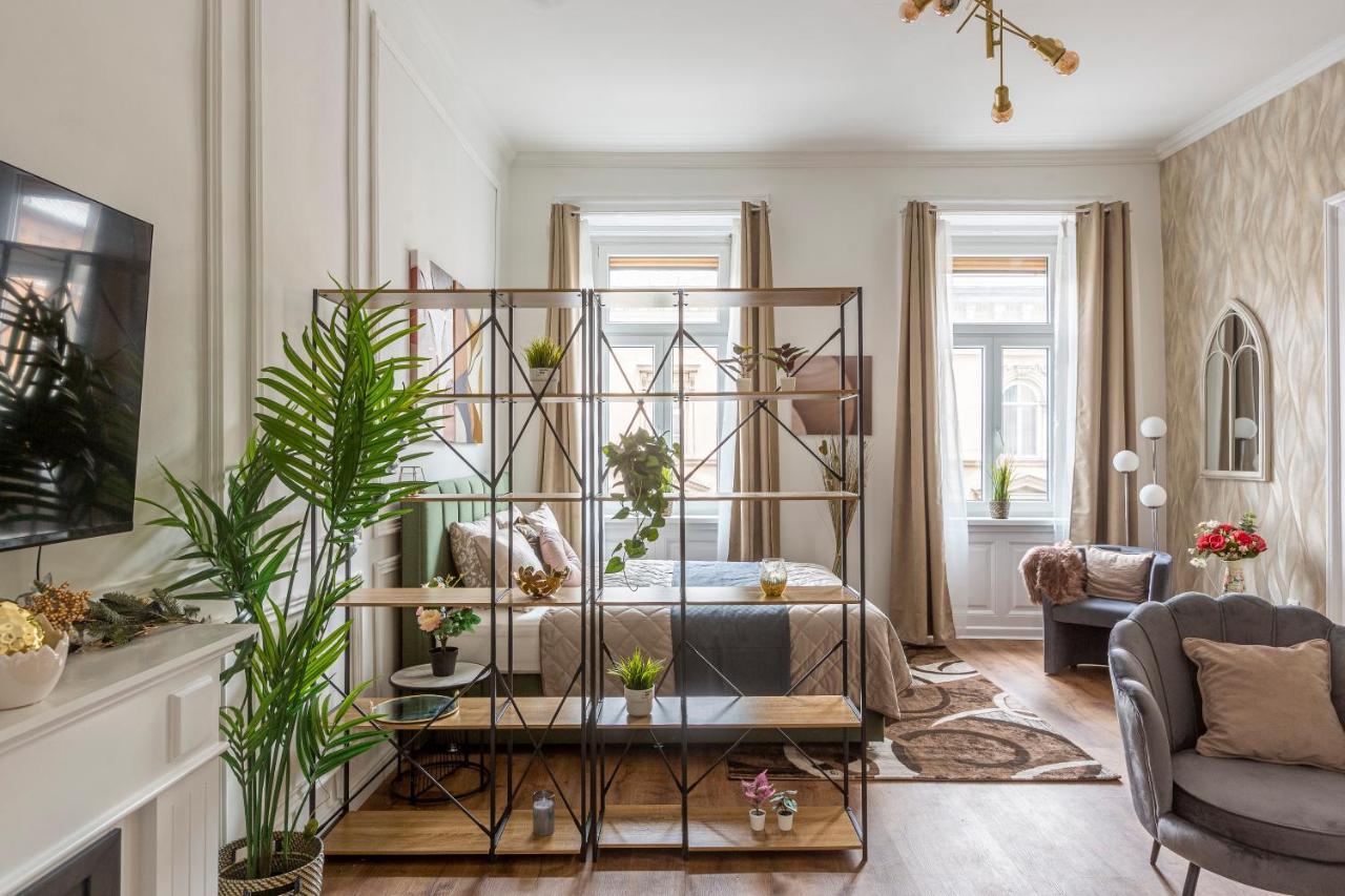 Luxurious Art Deco In The Heart Of Appartamento Budapest