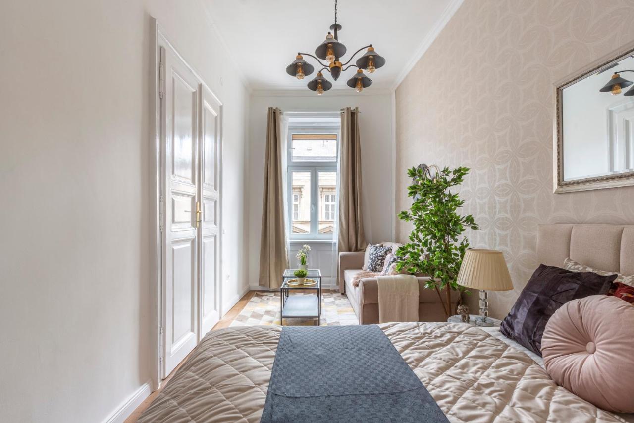 Luxurious Art Deco In The Heart Of בודפשט